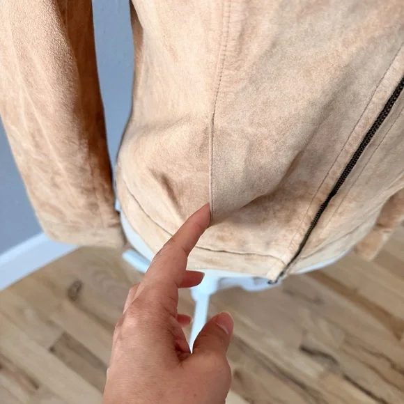 Chic Tan Leather Jacket - Picture 7 of 14